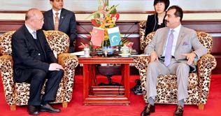 PM Gilani calls on Chinese President Jintao 