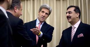 US Senator Kerry, General Petraeus call on PM Gilani 
