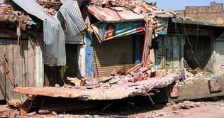 Forces demolish Hakimullah, Qari Hussains houses in Waziristan 