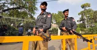 Traders hold hunger strike in Lahore