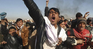 Afghans torch Obama effigy over 'Quran abuse'