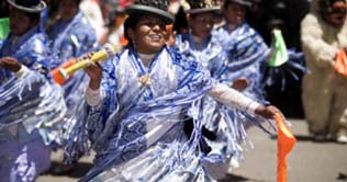 Peru: Mestizo fashion show held in Cuzco 