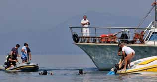 15 die as tourist boat sinks in Macedonia 