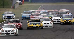 WTCC: Priaulx storms to first win of 2009