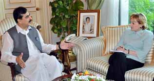 US will provide arms to fight terrorism: Gilani