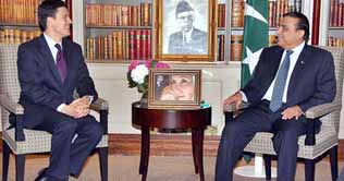 Miliband assures Zardari British support 