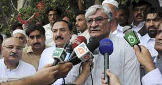 Powers shifted to Parliament instead of PM: Asfandyar 
