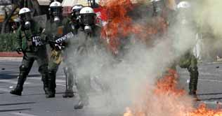 Greeks strike as debt crisis deepens