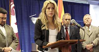Shakira to fight Arizonas immigration laws
