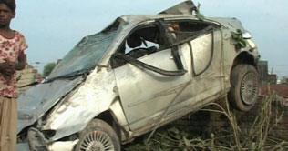 Lahore: Two killed in car accident