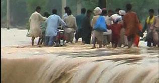 1m cusecs flood tide to pass through Guddu Barrage today