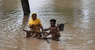 Guddu Barrage flooded; rains lash KP, Punjab again