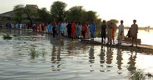 Flood crisis deepens, rains hampering rescue efforts