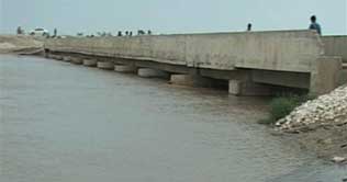 Red alert in Muzaffargarh; high flood at Sukkur Barrage