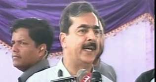 Gilani assures flood affectees of early rehabilitation