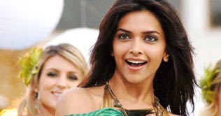 Neil and Padukone capture hearts of fans in Mumbai