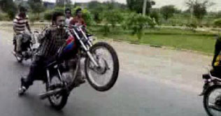 Lahore: 1,500 motorbikes of excited youth impounded