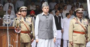 Srinagar:Shoe hurled at Omar Abdullah during I-Day function