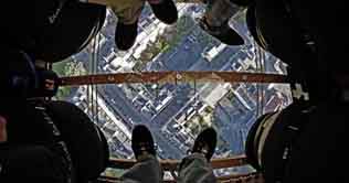 Britain: Worlds first 'terrifying' glass bottom hot air balloon launched