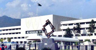 PML-N submits privilege motion against Altaf Hussain