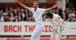 Lords Test: England skittle Pakistan for 74