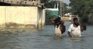 Flood waters finally head towards the sea 