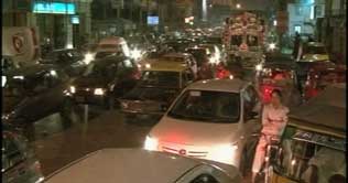 Huge traffic jam in Karachi causes nuisance for citizens