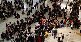 Air traffic controllers' strike in Spian leaves passengers in chaos