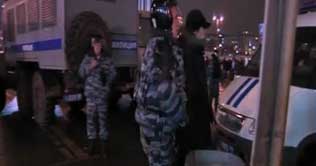  Russia ethnic violence: Hundreds rounded up, arms seized