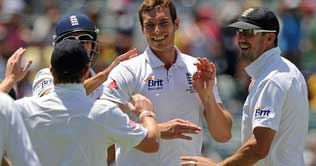 Ashes series:England secures opening-day honours