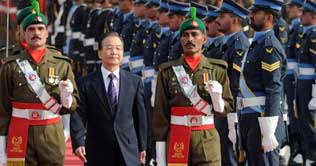 Pakistan signs 9 contracts, 4 MoUs with China