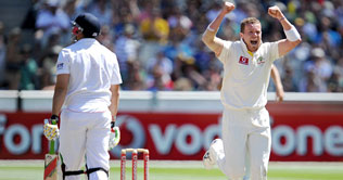  England striding towards Ashes victory