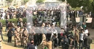 4 hurt in Karachi University blast