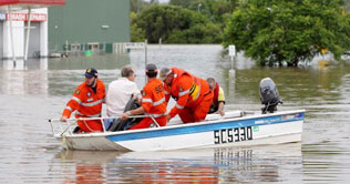  Australians leave flood-hit homes