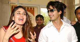 Kareena, Shahid united in Milenge Milenge