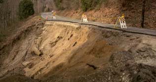Muzaffarabad: 2 killed in land sliding