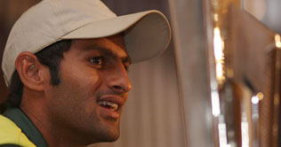 Afridi is a better option to lead Pakistan: Shoiab Malik