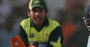 Wicketkeeper Sarfraz to replace Kamran for 3rd test