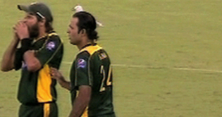 Perth: Afridi caught while tampering the ball