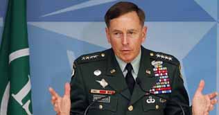 Petraeus arrives in Afghanistan to take over Afghan war