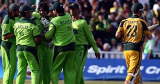Pakistan beat Australia to take T20 series 2-0