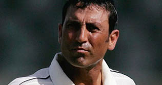 Waqar, Afridi will miss Younas in England tour