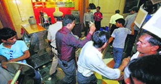 India:RSS workers attack TV office