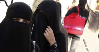 Debate in Syria over ban on veil 