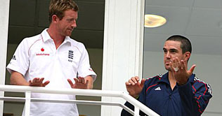 England announce 12-man squad for test series against Pak