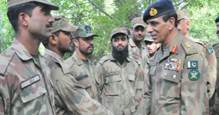 COAS reviews security sitaution in Kurram, Orakzai Agencies