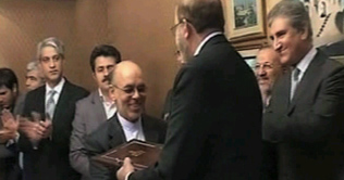 Pakistan-Iran sign gas export deal