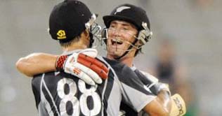 New Zealand beat Australia by two wickets