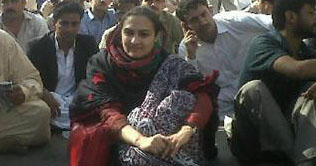 Karachi: NIPW workers protest enters into second day