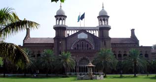 LHC adjourns hearing of DSP suspension case till 2pm